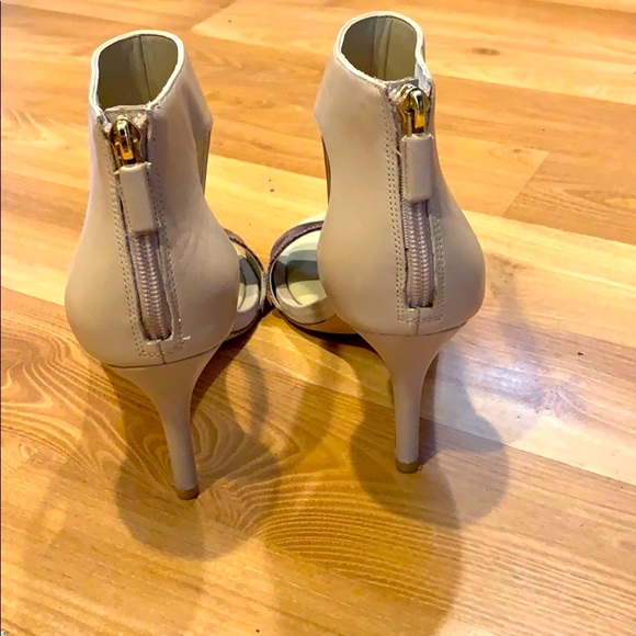 BCBGMaxaZria gladiator tan pumps size 8.5 EUC - Picture 5 of 7